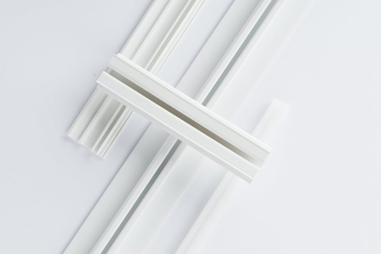 Primo glazing bead for securing greenhouse panels